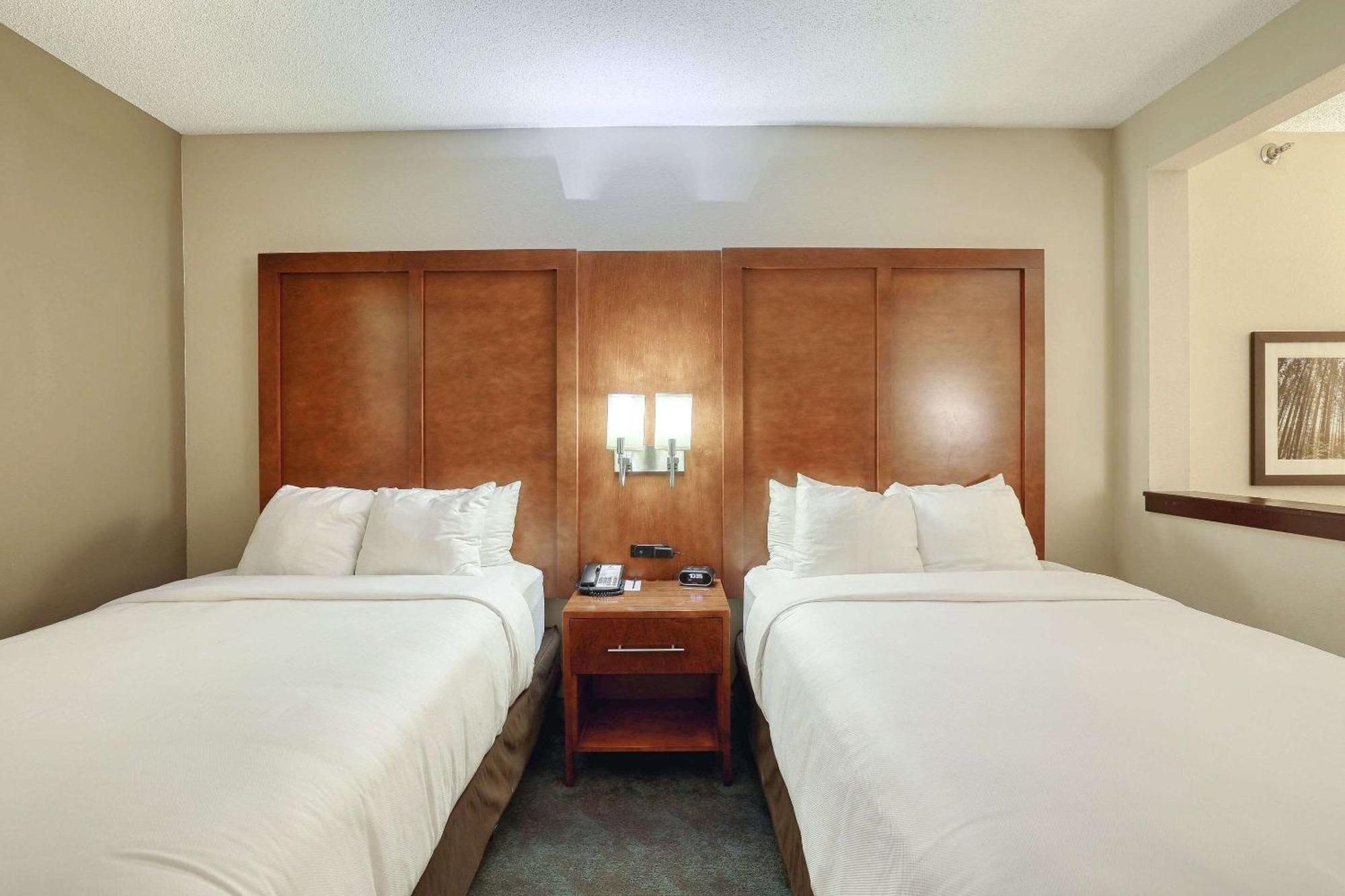 Comfort Suites Appleton Airport Экстерьер фото