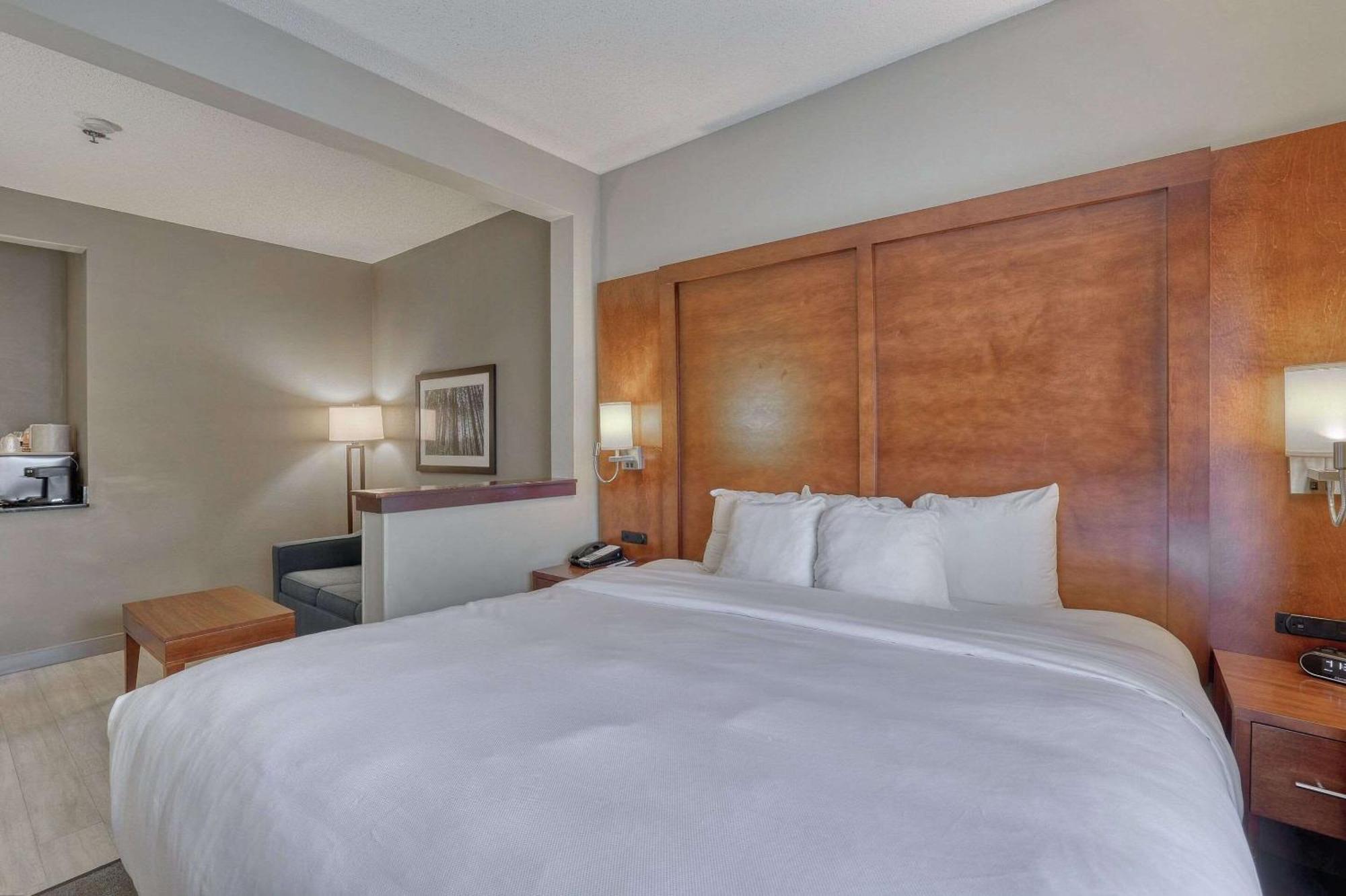 Comfort Suites Appleton Airport Экстерьер фото