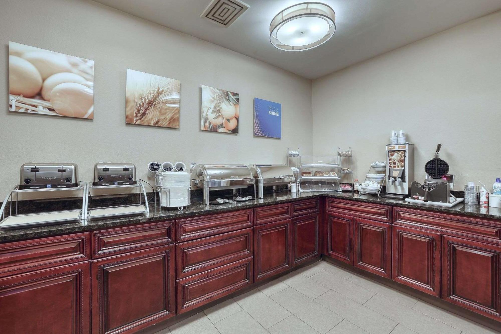 Comfort Suites Appleton Airport Экстерьер фото