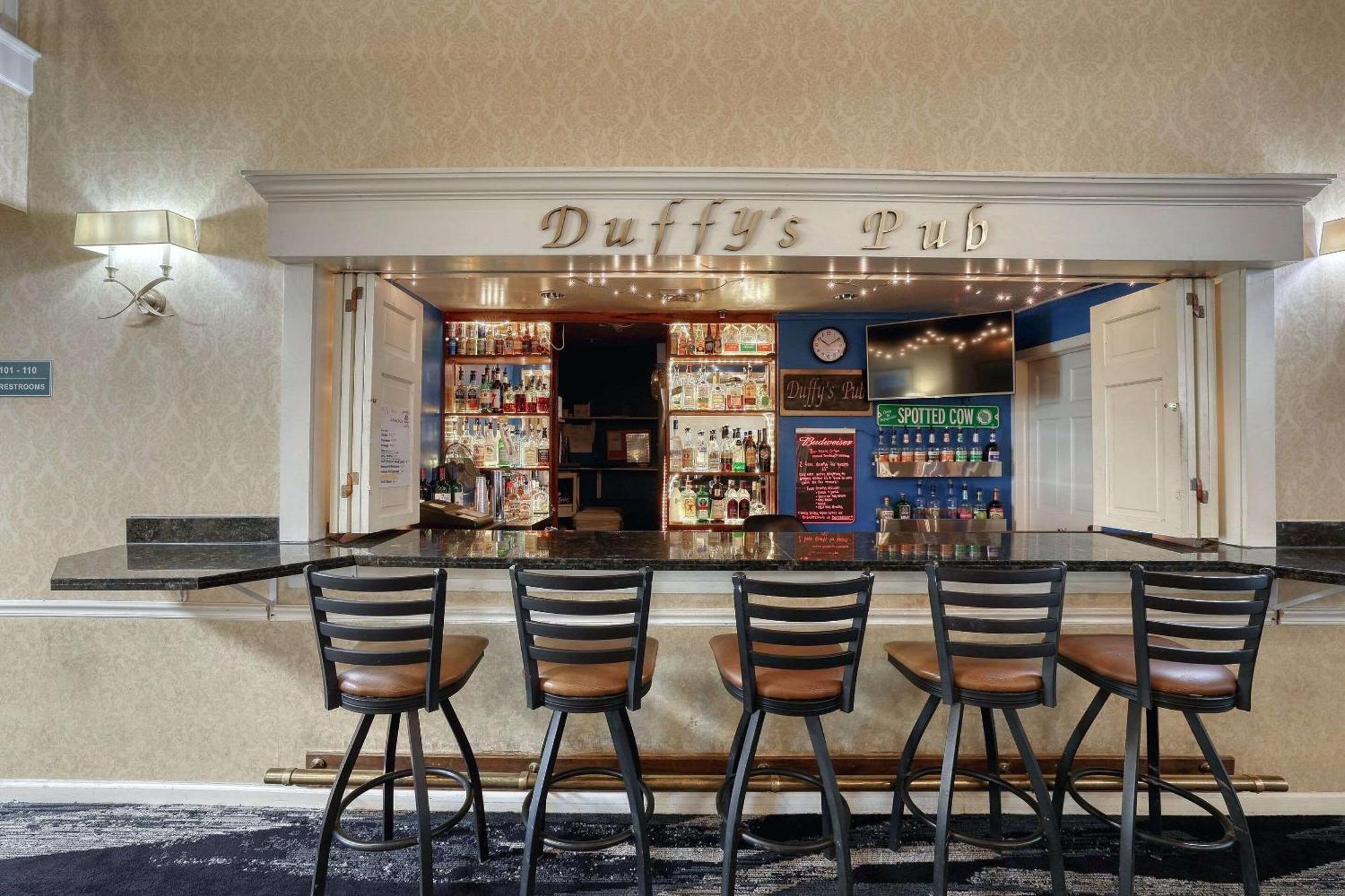 Comfort Suites Appleton Airport Экстерьер фото