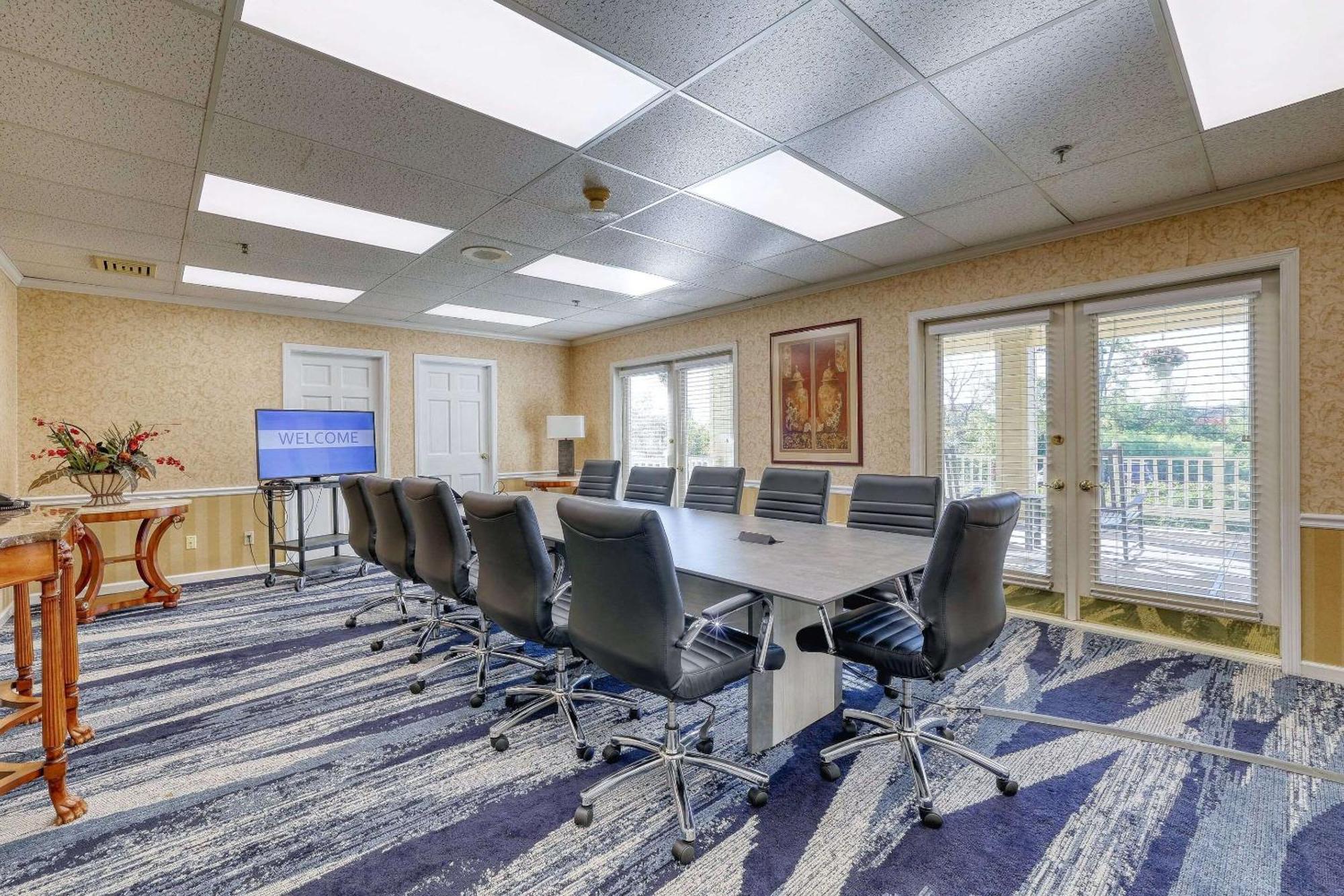 Comfort Suites Appleton Airport Экстерьер фото