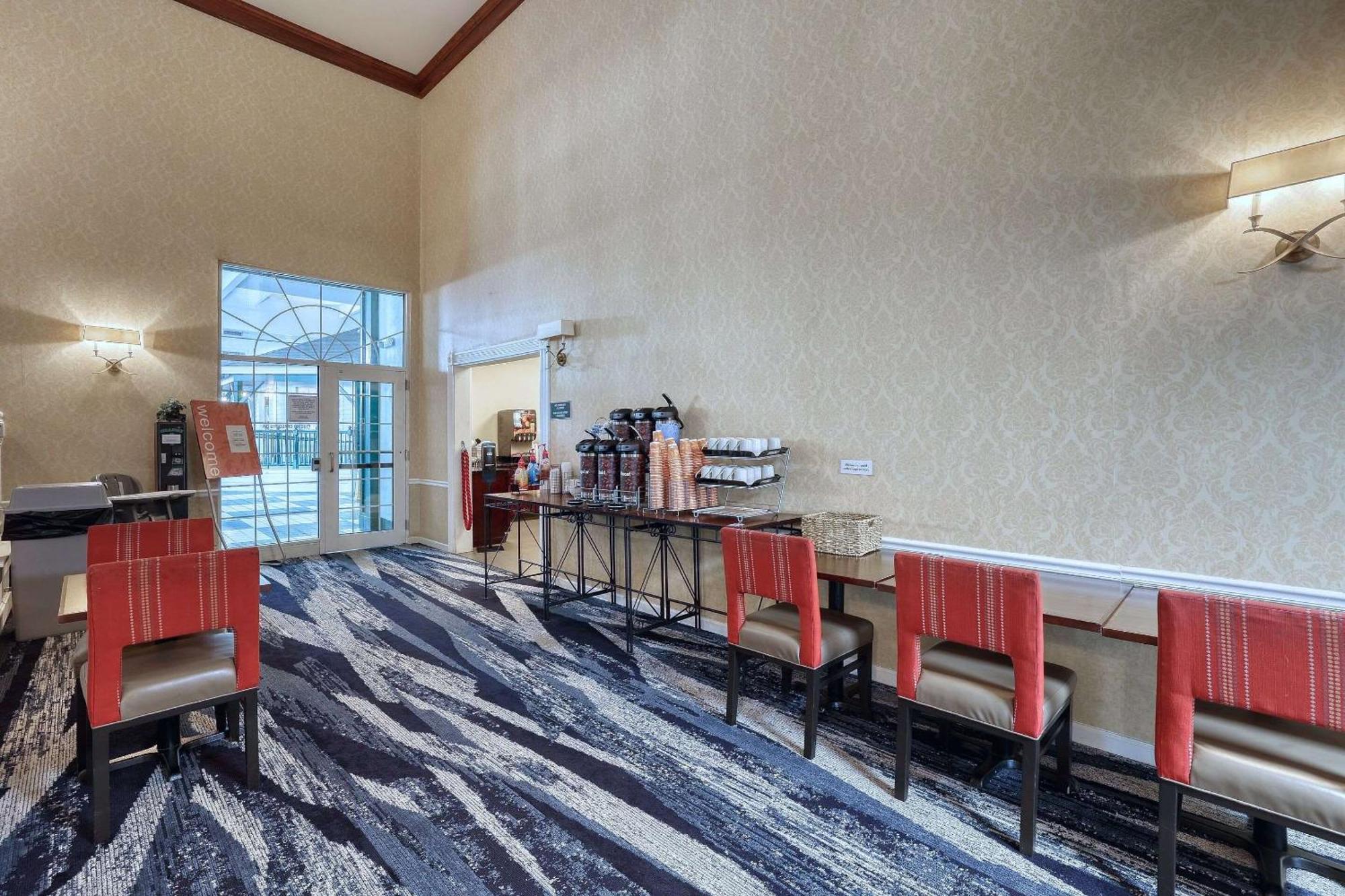 Comfort Suites Appleton Airport Экстерьер фото