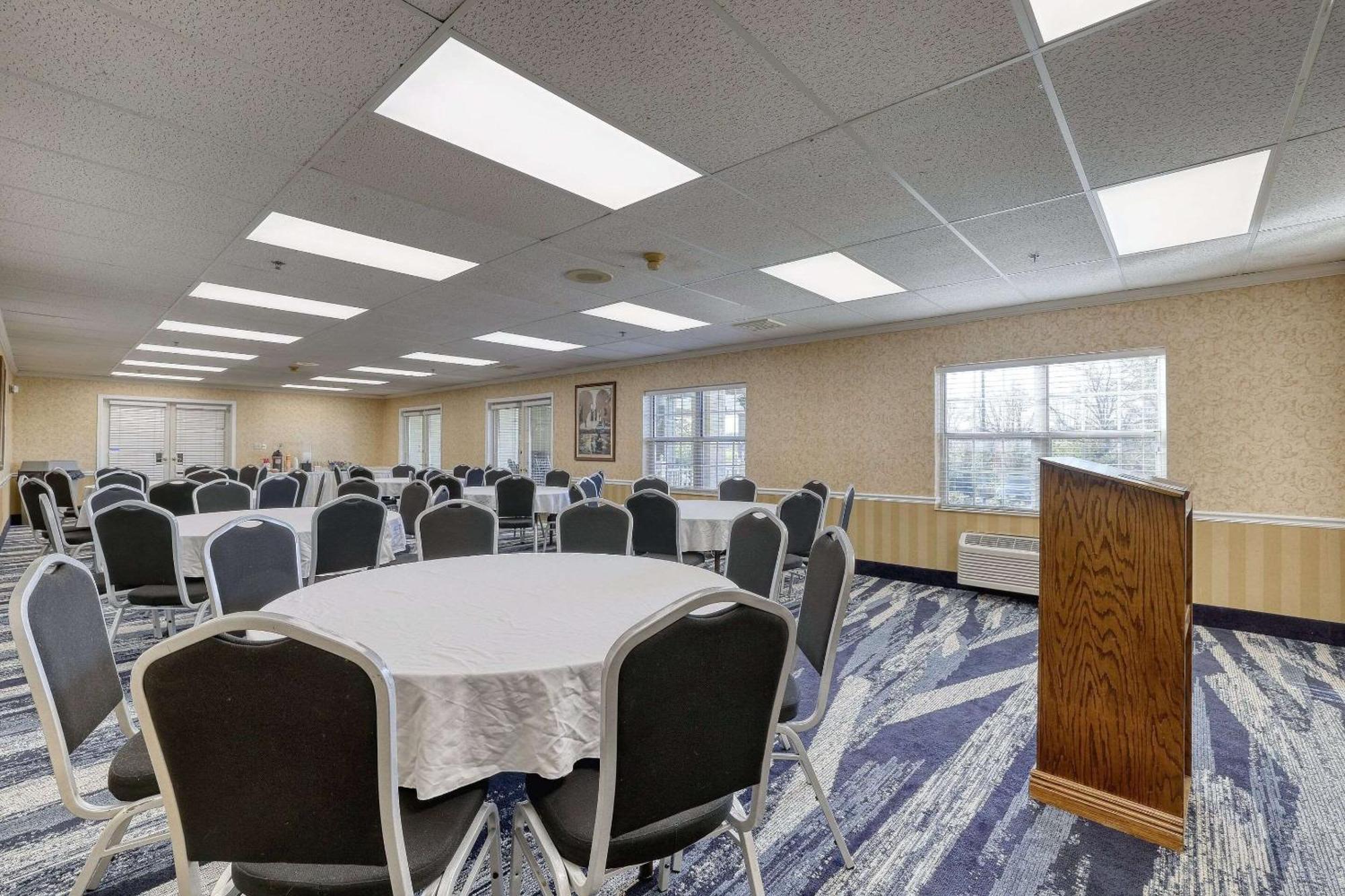 Comfort Suites Appleton Airport Экстерьер фото