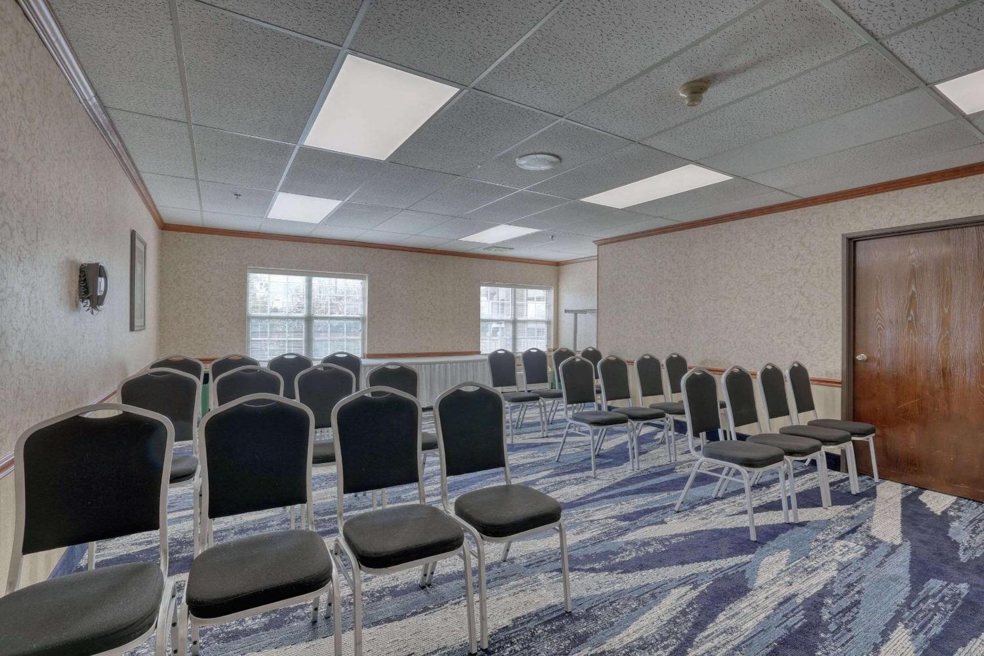 Comfort Suites Appleton Airport Экстерьер фото