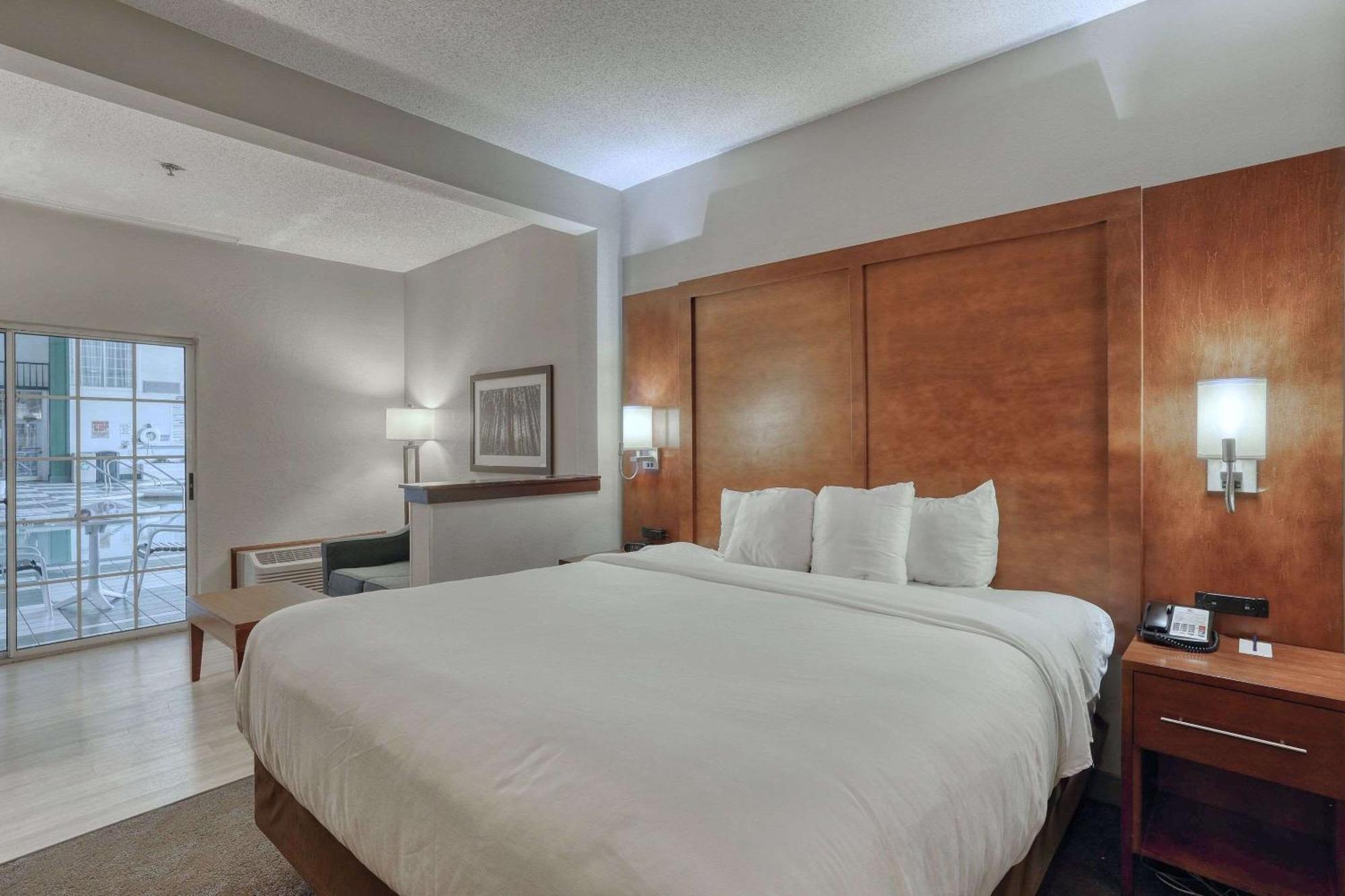 Comfort Suites Appleton Airport Экстерьер фото