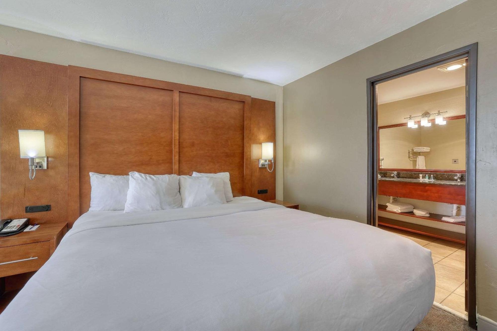 Comfort Suites Appleton Airport Экстерьер фото