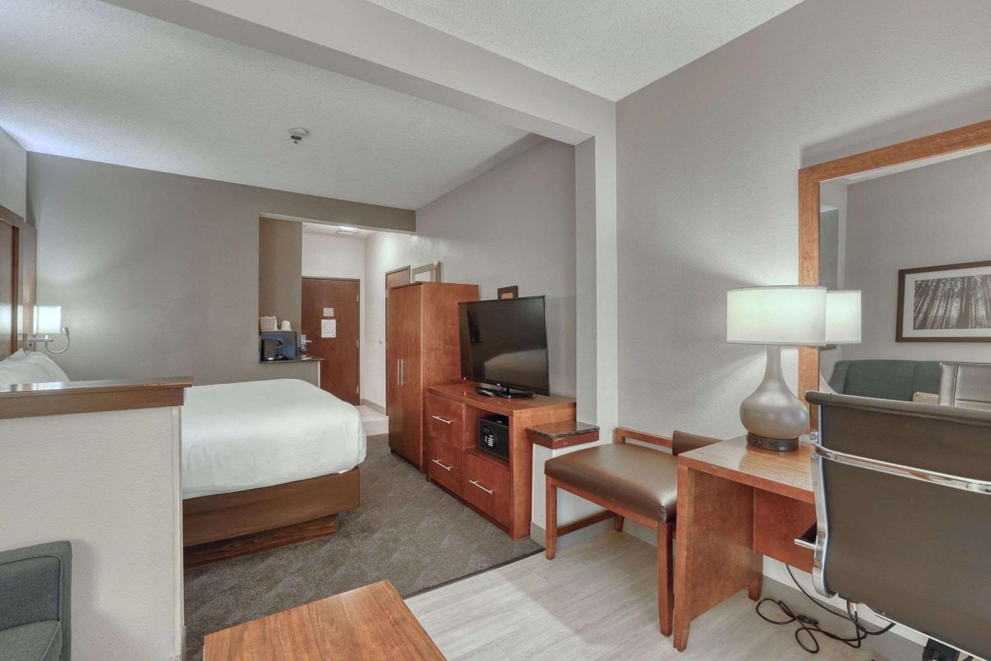 Comfort Suites Appleton Airport Экстерьер фото