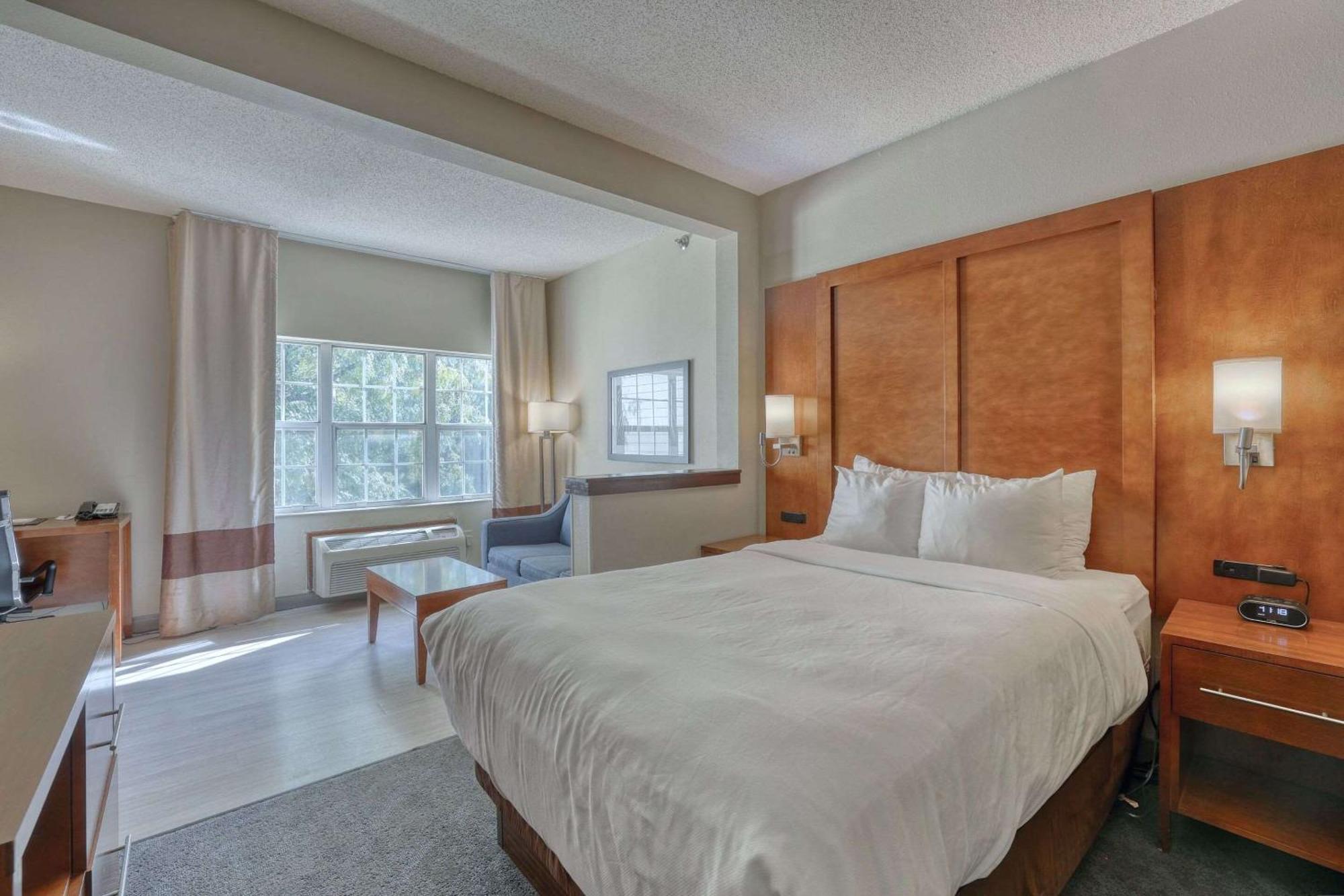 Comfort Suites Appleton Airport Экстерьер фото