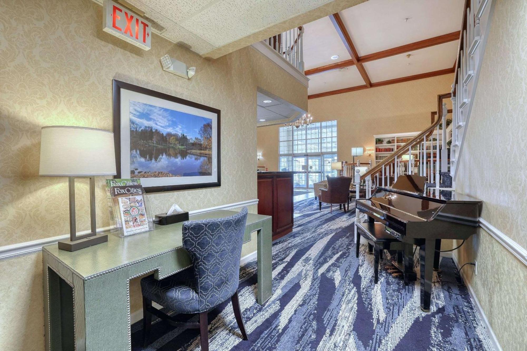 Comfort Suites Appleton Airport Экстерьер фото